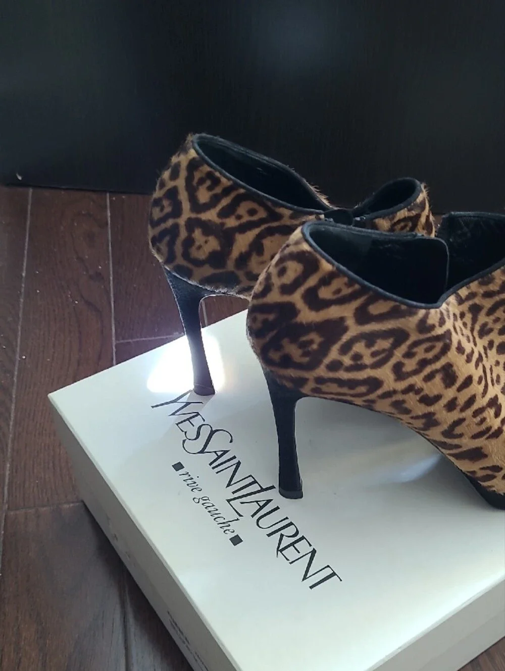 Yves Saint Laurent chic ysl